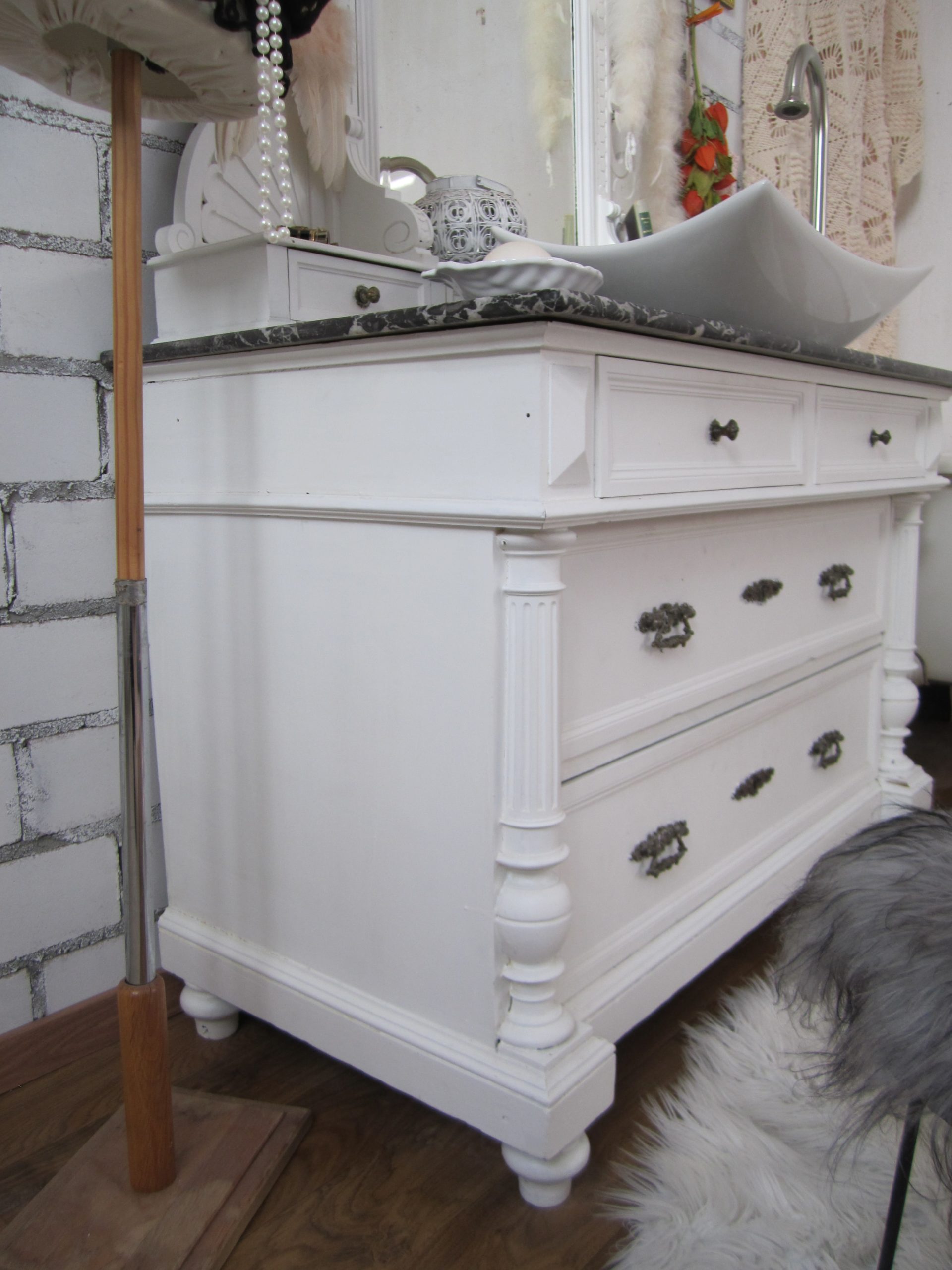 Le Miau – Landhaus Waschtisch mit Marmorplatte