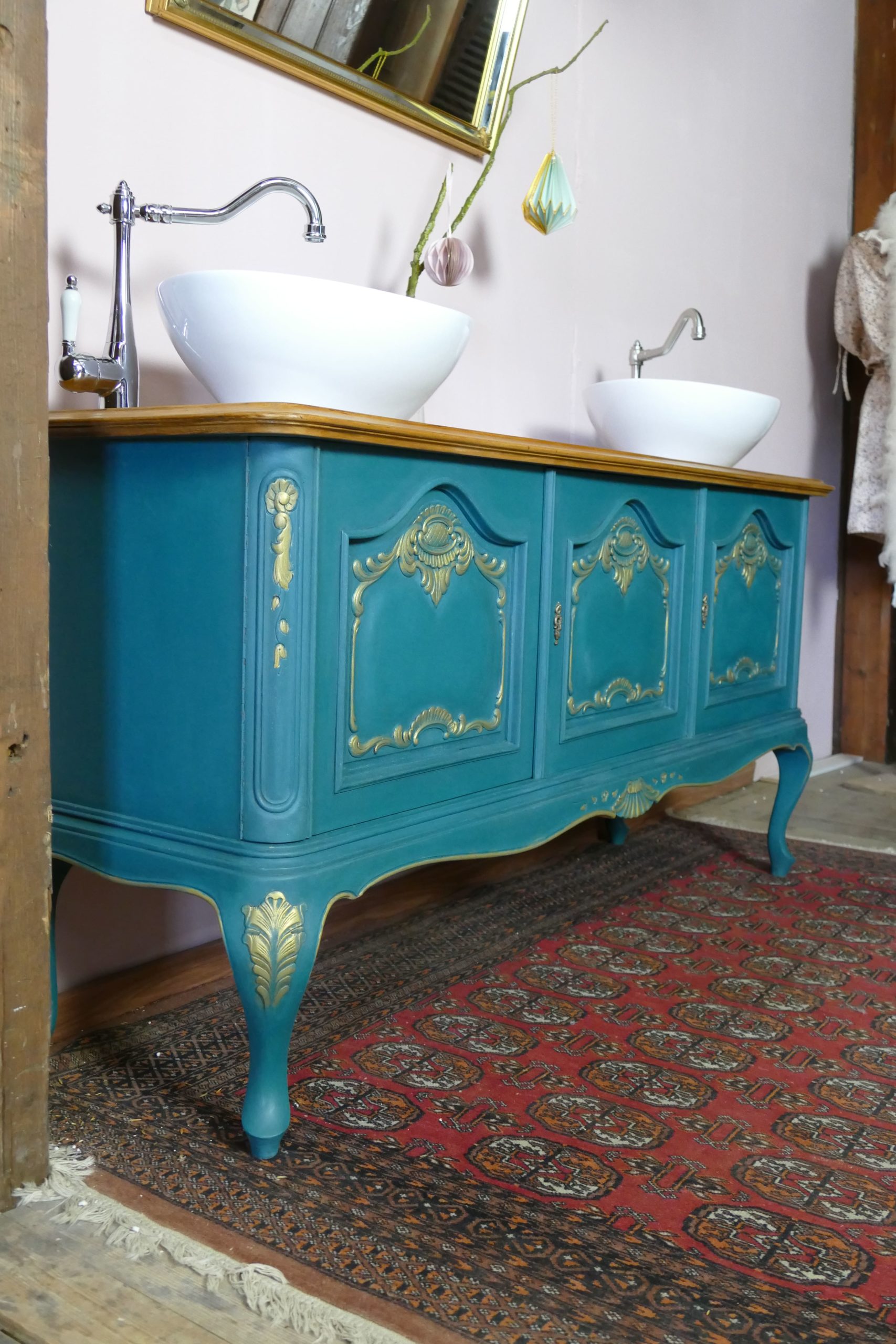 Royal Blue – Badmöbel romantisch im Landhaus Stil
