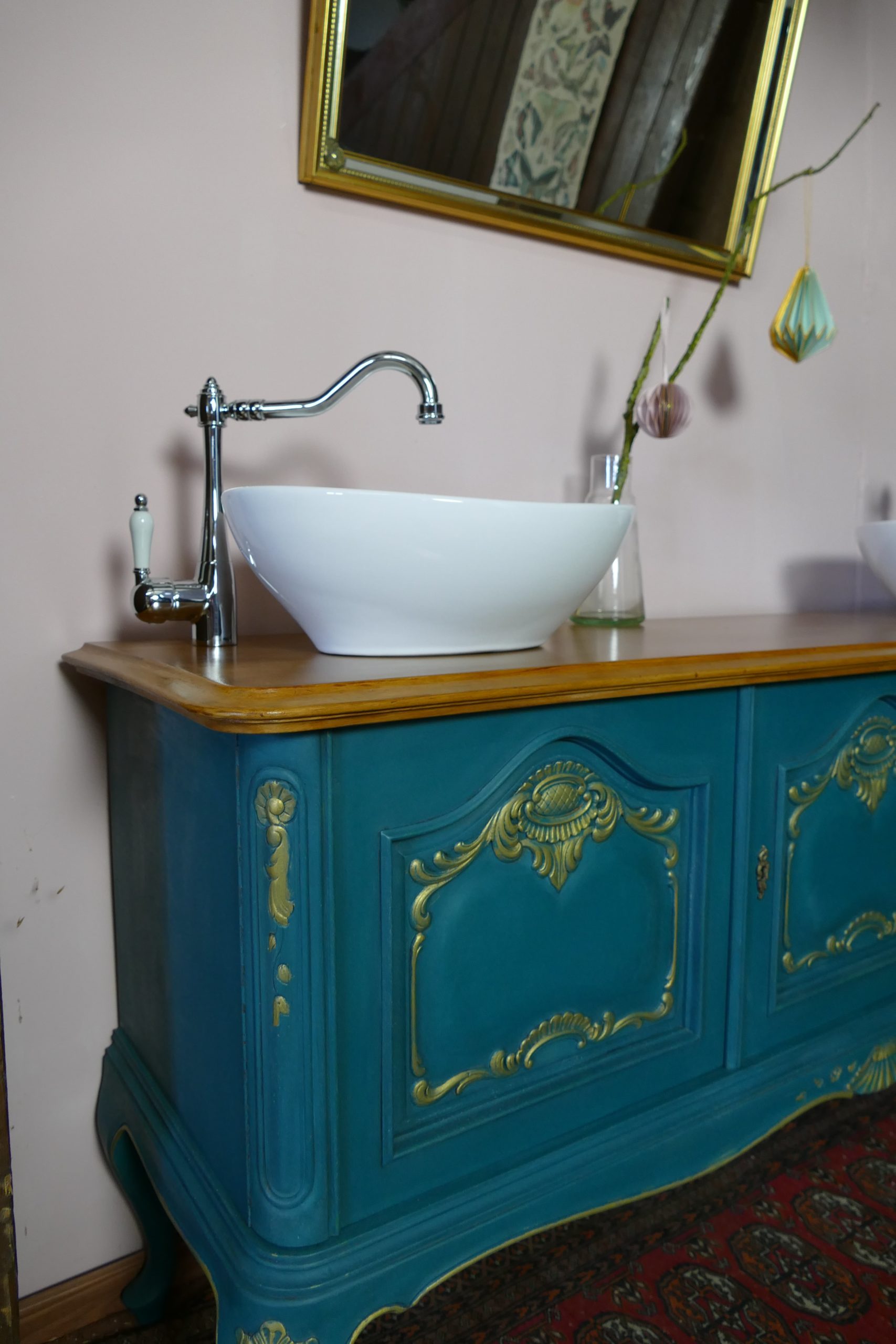 Royal Blue – Badmöbel romantisch im Landhaus Stil