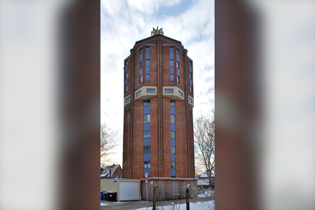 Backstein-Wasserturm an der Goldberger Straße in Güstrow